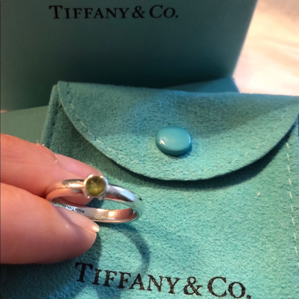 Tiffany & Co. size 7 sterling silver peridot ring